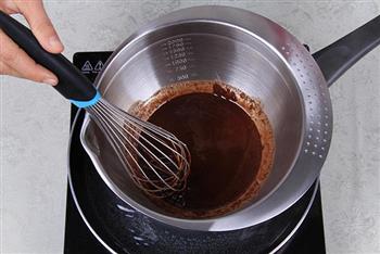 当巧克力遇到面粉的完全结合-巧克力蛋糕的做法步骤3