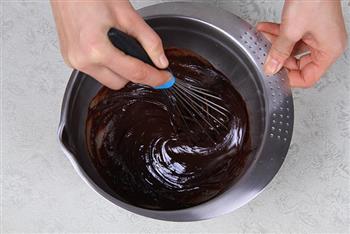 当巧克力遇到面粉的完全结合-巧克力蛋糕的做法步骤6