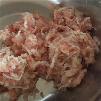 猪肉白菜饺子和豆腐汤的做法步骤2