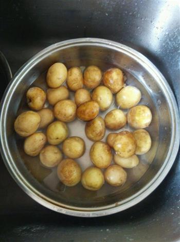 东北酱焖小土豆的做法步骤1