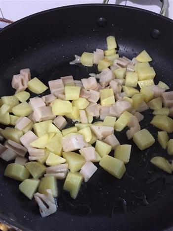 土豆咖喱鸡的做法步骤2