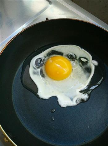 下饭神器剁椒荷包蛋的做法图解1