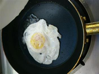 下饭神器剁椒荷包蛋的做法图解2
