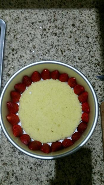 草莓慕斯蛋糕的做法步骤3