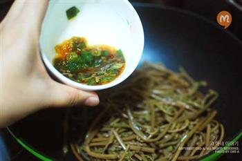 春天的味道，韩式炒蕨菜的做法图解4
