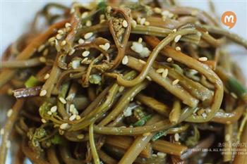 春天的味道，韩式炒蕨菜的做法图解7