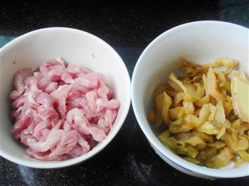 榨菜芹菜肉丝汤的做法步骤2