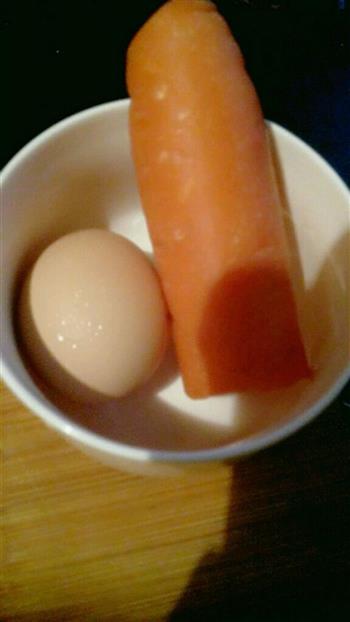 胡萝卜鸡蛋面条的做法步骤1