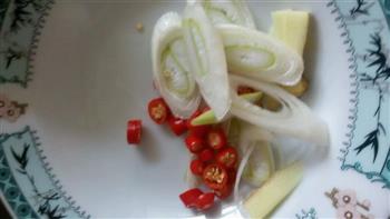 酸菜肉末茄子煲的做法步骤1