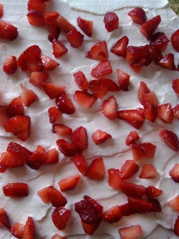 抹茶草莓小四卷-不开裂的蛋糕卷的做法步骤15