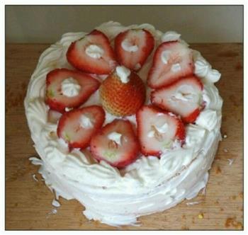 简略草莓奶油蛋糕-时令蛋糕优品的做法步骤2