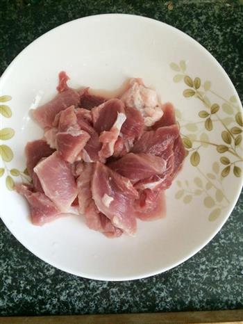 猪肉炖粉条的做法步骤2