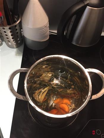 红萝卜菜干猪骨汤的做法步骤5