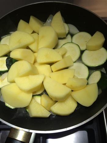 夏南瓜土豆浓汤的做法步骤4