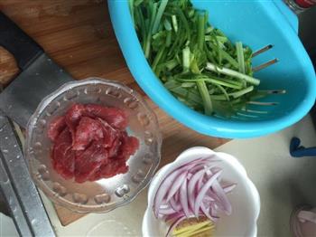 芹菜蚝油牛肉的做法步骤1