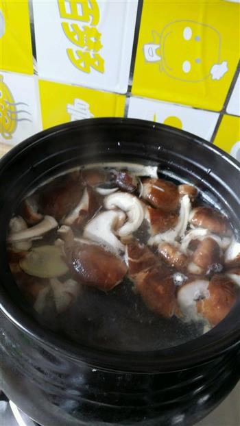 竹笋香菇炖鸡的做法步骤2