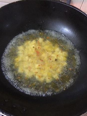 超好吃的土豆鱿鱼焖饭的做法图解3