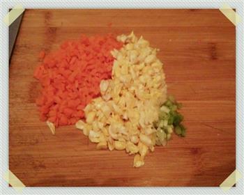 玉米胡萝卜蛋饼的做法步骤2