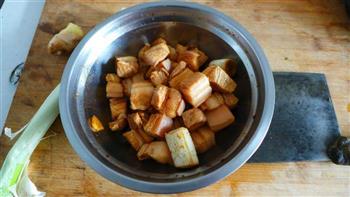 红烧肉炖土豆茶树菇的做法图解4