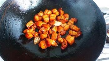 红烧肉炖土豆茶树菇的做法图解6