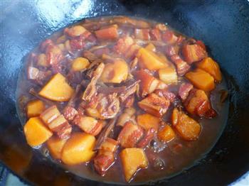 红烧肉炖土豆茶树菇的做法步骤9