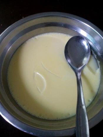 牛奶炖鸡蛋的做法步骤1