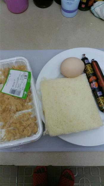 营养早餐-肉松火腿肠土司卷的做法步骤1