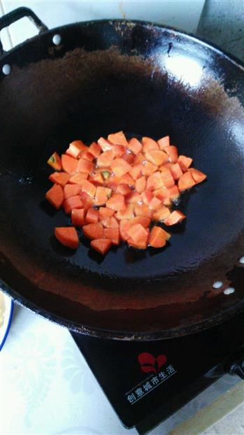 胡萝卜黄瓜炒火腿肠的做法步骤1