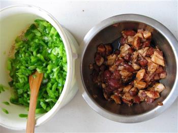 紫米青椒肉丁包子的做法步骤6