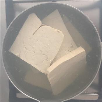 香椿拌豆腐的做法步骤2