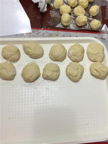 椰蓉面包的做法步骤7