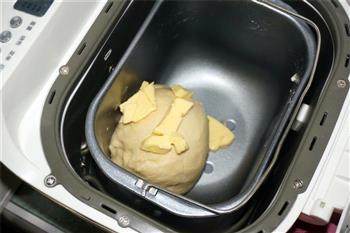 超松软的杏仁片牛奶面包的做法图解2