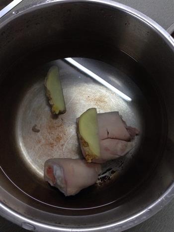 花旗参松茸煲猪手的做法步骤2
