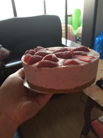 自创草莓免烤蛋糕的做法图解2