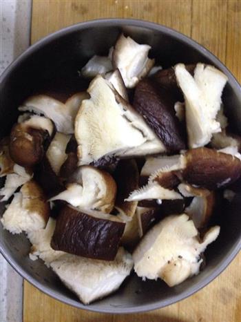 家常香菇油菜的做法步骤2