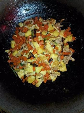 菠萝香菇炒饭的做法步骤4