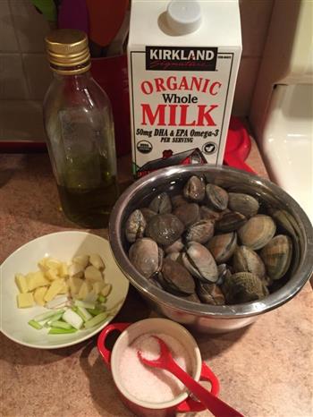 牛奶蛤蜊汤的做法步骤1