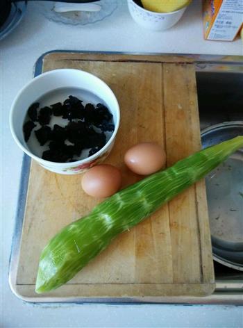 莴笋木耳炒鸡蛋的做法步骤1