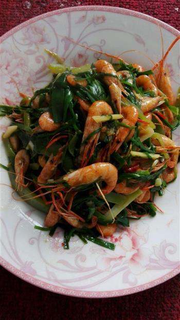 韭菜青椒炒河虾的做法步骤8