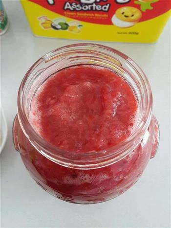 草莓菠萝酱的做法步骤2