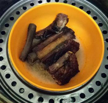 春笋腊肉排骨汤的做法步骤3