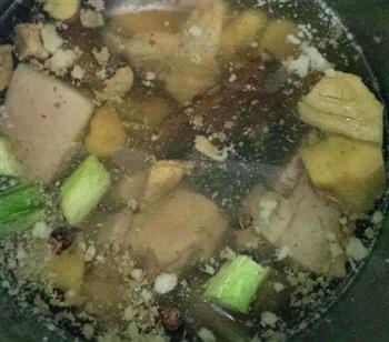 春笋腊肉排骨汤的做法步骤4