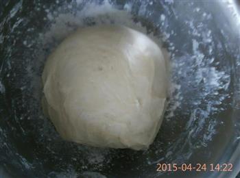 没有面包机也可以手工快速揉出面筋膜附绣球包步骤图的做法步骤15