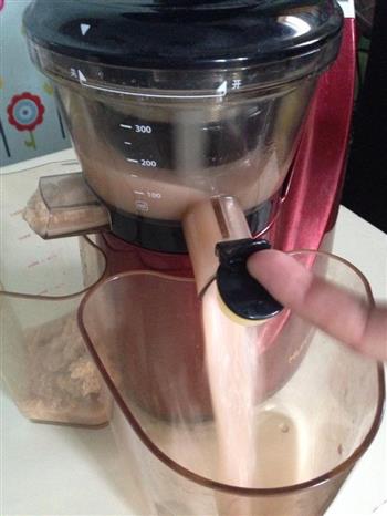 鲜榨石榴汁的做法步骤5