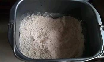 红豆沙小面包的做法图解2