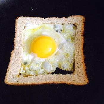 营养早餐—吐司三明治的做法步骤3