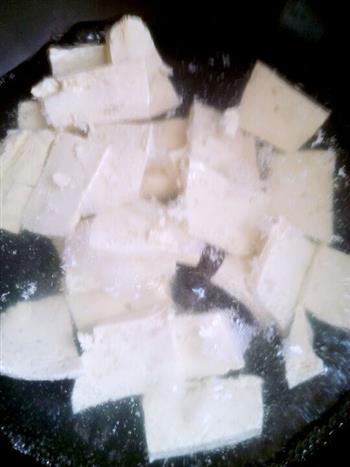 辣白菜炒五花肉蘸豆腐的做法步骤2