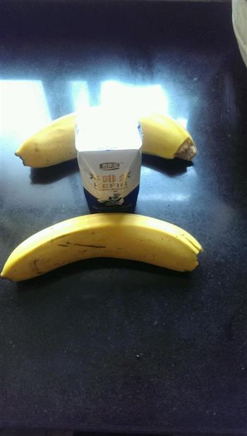 香蕉酸奶冰块的做法步骤1