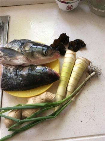 砂锅鱼头的做法步骤1
