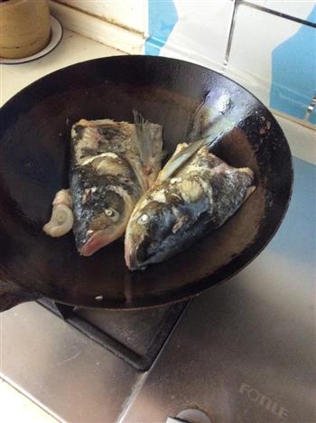 砂锅鱼头的做法步骤3